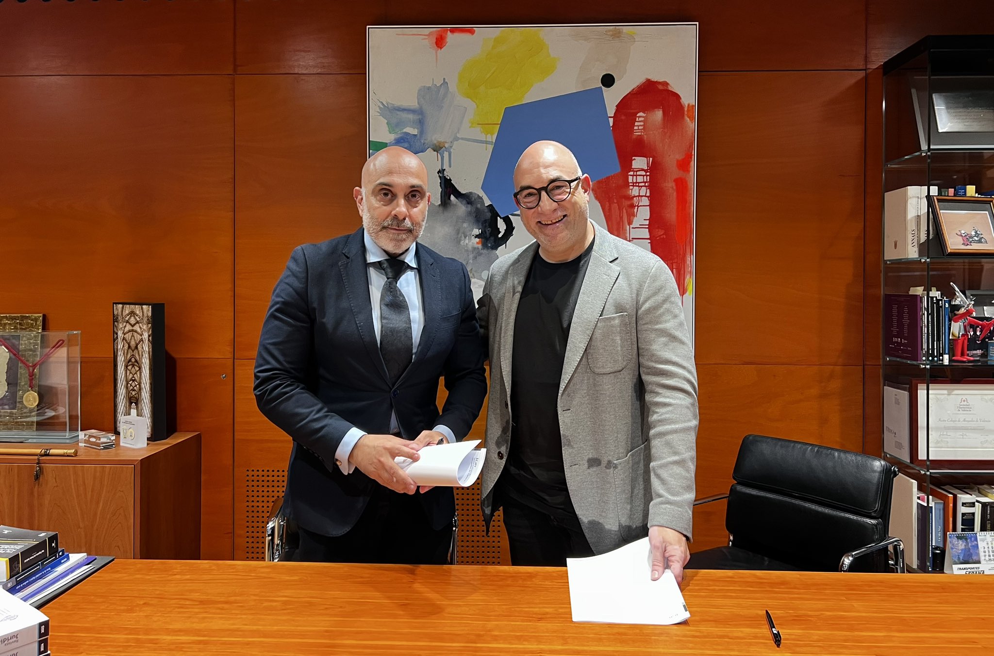 El decano del ICAV, José Soriano, y el director de VLC Negra