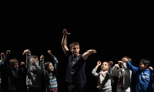 Celebración de lo imperfecto con un musical y un espectáculo inmersivo