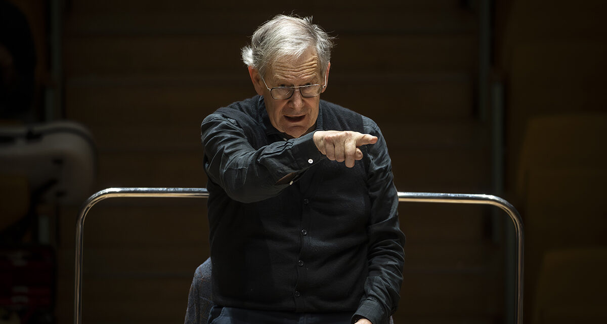 Sir John Eliot Gardiner debuta en Les Arts con sinfonías de Sibelius y Dvořák