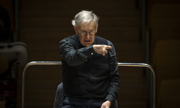 Sir John Eliot Gardiner debuta en Les Arts con sinfonías de Sibelius y Dvořák
