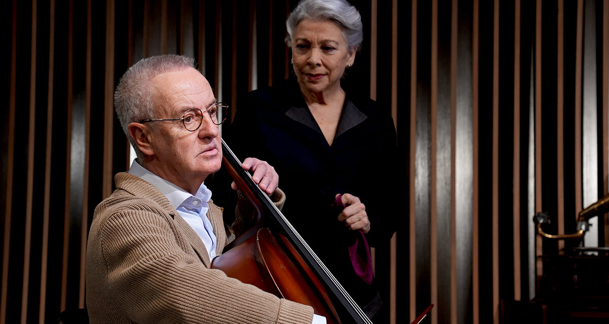Carlos Hipólito toca ‘Música para Hitler’ en el Olympia