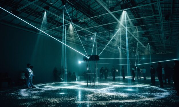 ‘Universos de Luz’, arte lumínico inmersivo en Bombas Gens