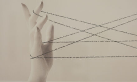 La música y los libros dialogan en las fotografías de Chema Madoz