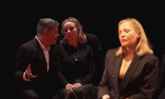 Amor y poder en duelo sobre el escenario