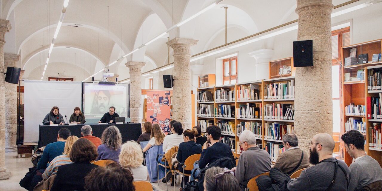 Plaça del Llibre 2026: leer como acto colectivo en tiempos difíciles