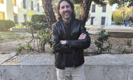 Un vermut con Hugo Román