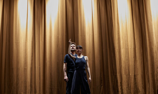 Turismo, culpa y clásicos reinventados: doble cita escénica en Sala L’Horta