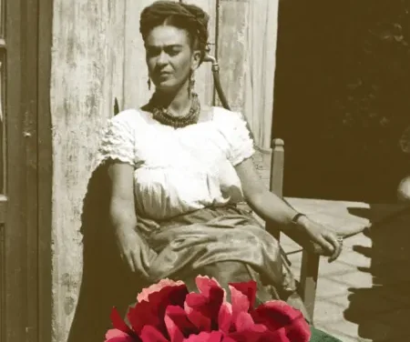 Un viaje íntimo al universo de Frida Kahlo