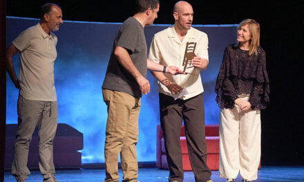 Tomás Verdú recibe el Premi Ciutat d’Alcoi de Teatre en una Mostra marcada por el respaldo del sector