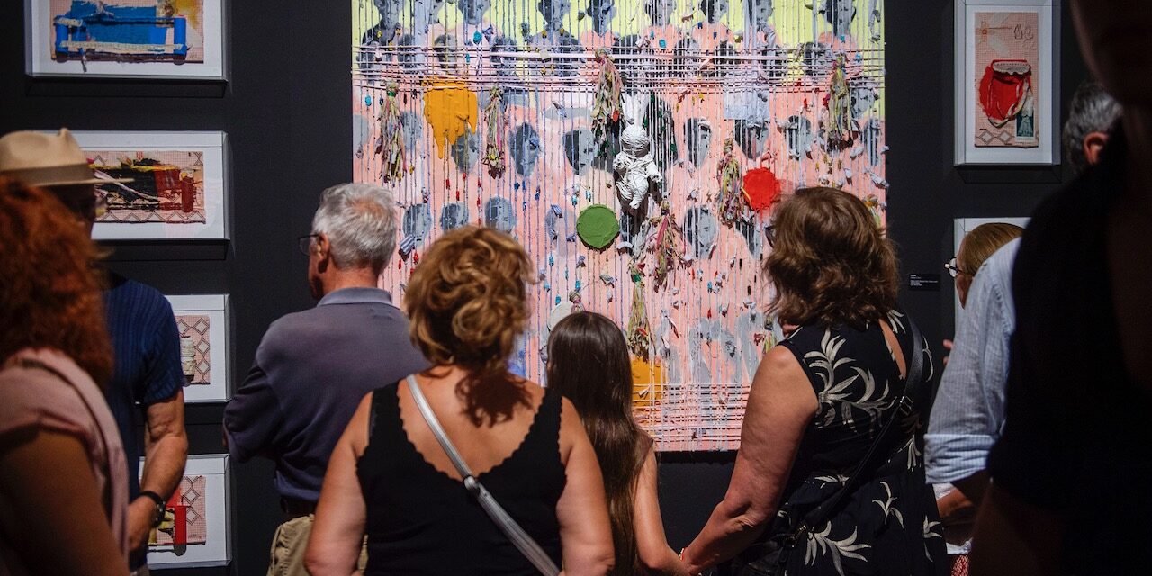 JARR deshilacha la pintura para convertirla en memoria en Domestika, su gran proyecto en el MuVIM