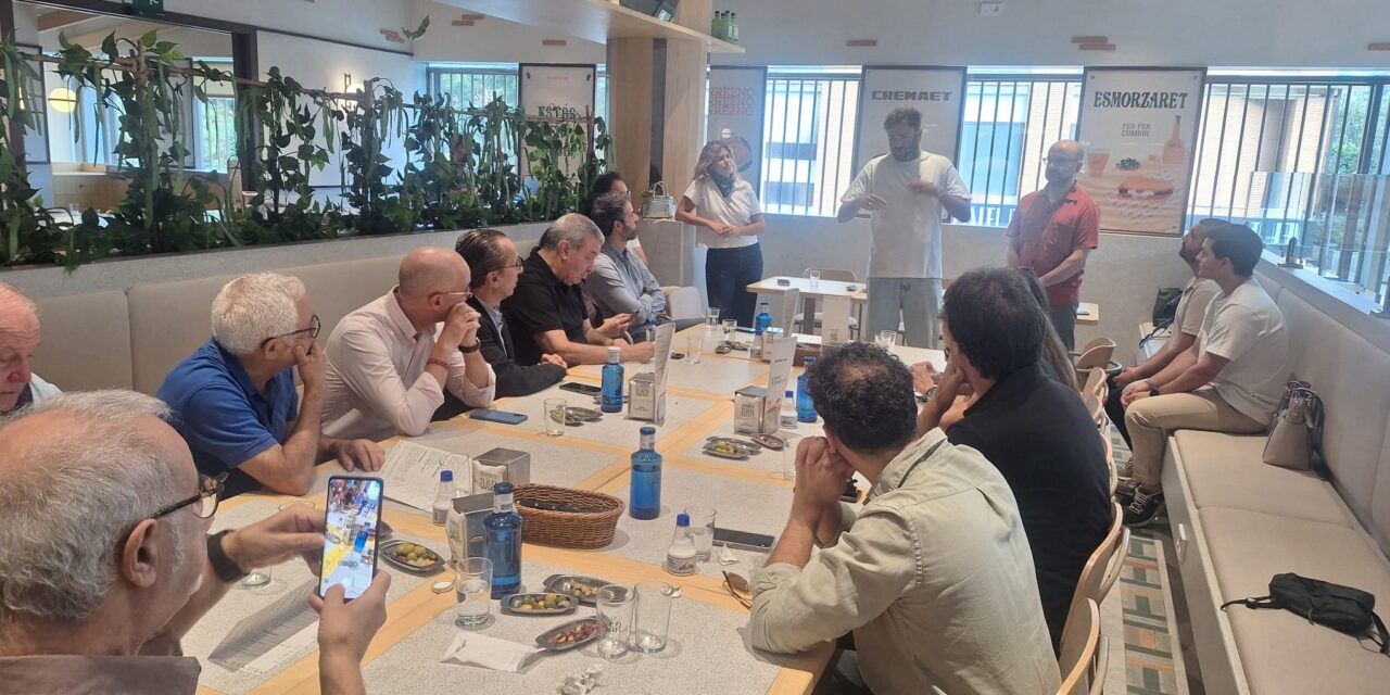 Manuel Algarra y Red Bull presentan ‘la chispa que enciende las fallas’, un concurso para encontrar al ninot con más energía