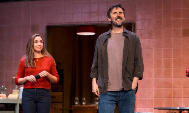 Julián López debuta en el teatro con ’53 domingos’, la comedia familiar de Cesc Gay