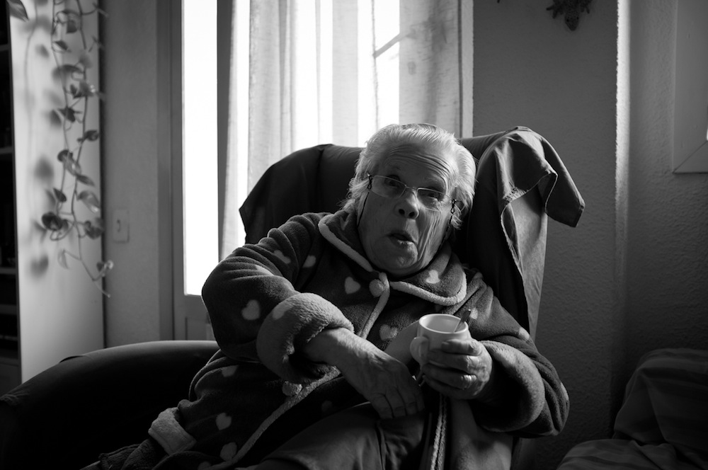 "Mi abuela en casa". Foto: Pedro Mecinas.